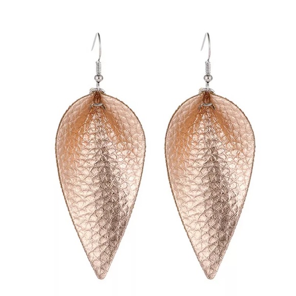 ✨GOLD LEATHER LEAF SHAPED FISHHOOK EARRINGS✨DROP - Picture 2 of 4